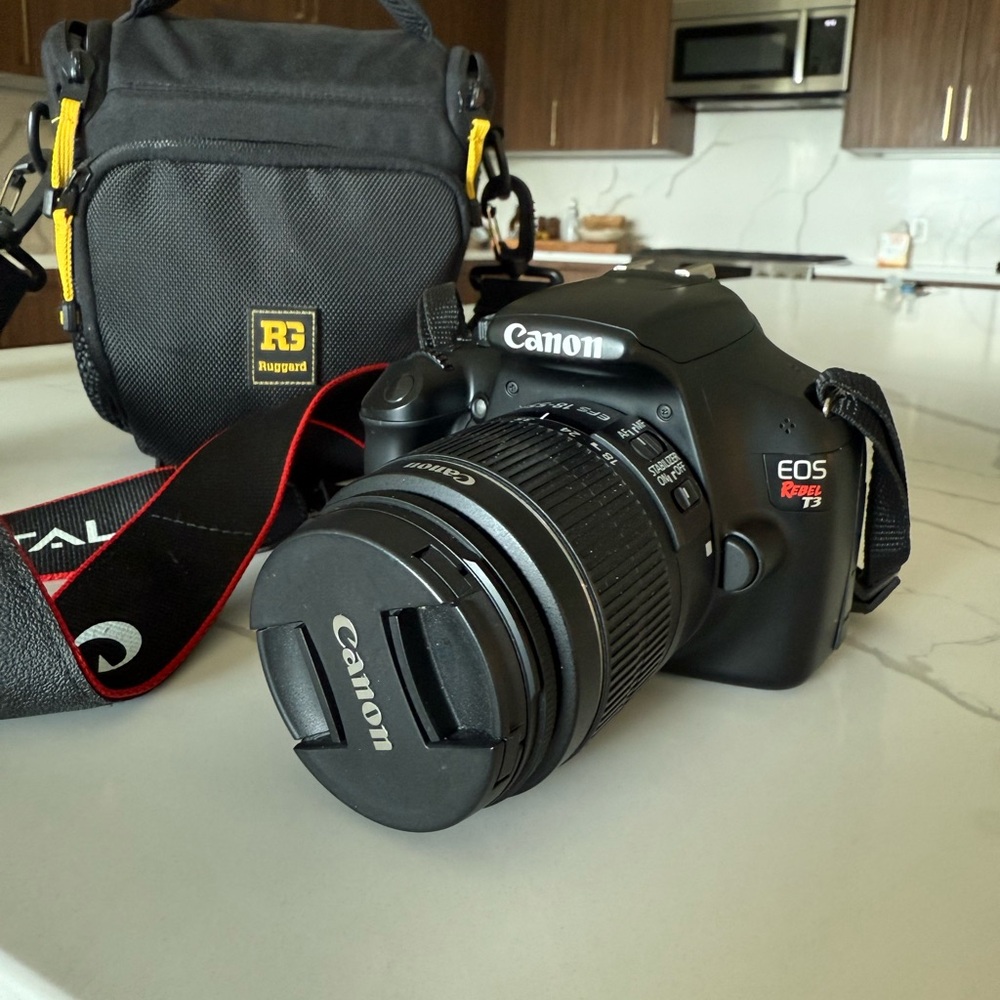 Canon EOS Rebel T3 Black with Lens and Bag